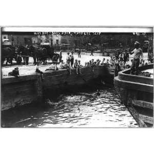  New York City,Boys swimming at dock. Rutgers Slip,c1908 