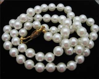 This is a vintage GLASS FAUX PEARL BEAD NECKLACE