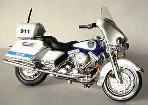 HARLEY DAVIDSON   MILWAUKEE POLICE DEPARTMENT MOTORCYCLE   MAISTO 118 