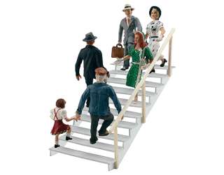   TRAIN WOODLAND SCENICS PEOPLE ON STAIRS FIGURES FOR TRAIN LAYOUT 1954