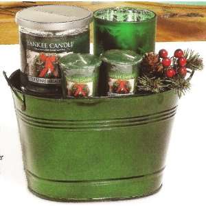 com Yankee Candle Holiday Green Tin Gift Basket   7 oz Tumbler Candle 