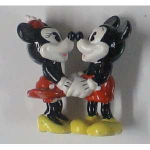   Pvc Figure Mickey Mouse and Minnie Mouse Smooching 