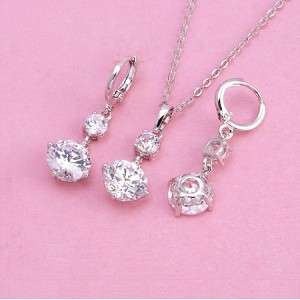 CUBIC ZIRCONIA JEWELRY SET~ SET INCLUDES NECKLACE PENDANT AND EARRING 