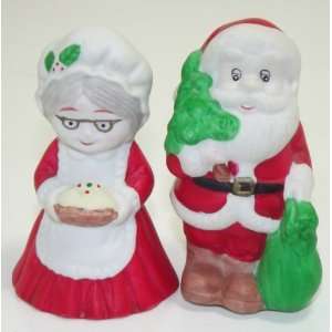 Mr. & Mrs Santa Claus Salt & Pepper Set 