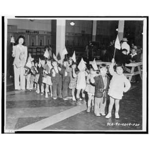  Santa Anita,CA,assembly center,youngsters carry flags 