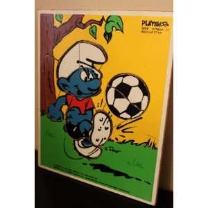  Smurf Playing Soccer Woodboard Puzzle in Tray (10 piece 