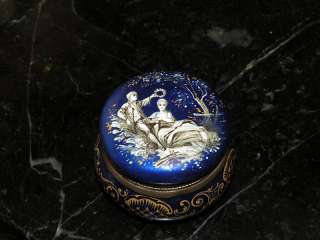 ANTIQUE ENAMEL FRENCH SNUFF PATCH BOX W COURTING COUPLE  
