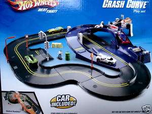 HOT WHEELS CRASH CURVE PLAY SET,CAR, & TRACK,WITH ACCESSORIES, NEW 