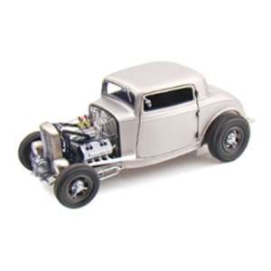  1932 Ford Three Window Real Steel #4 1/18 Toys & Games