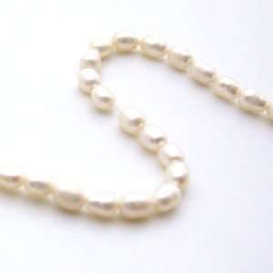   White 6mm Rice Loose Freshwater Pearl Beads FW Arts, Crafts & Sewing