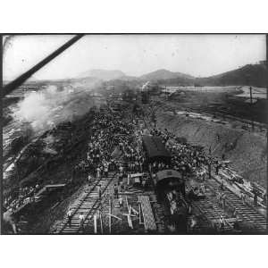  The Panama Canal,train,workers,spectators,1903 1914,RR 