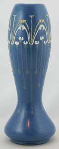 ROSEVILLE AZTEC 9.25 VASE W/A STYLIZED ARTS & CRAFTS SQUEEZEBAG 