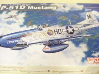   MUSTANG 1/32ND SCALE PLASTIC MODEL AIRPLANE KIT* *exc. cond*  