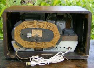 Vintage Pre War Crosley wood table radio model 21 AQ. Good working 