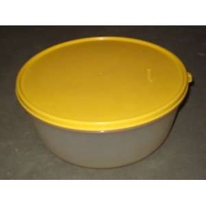 Vintage Tupperware Large CLEAR w/ YELLOW LID 4 Liter Storage Container 